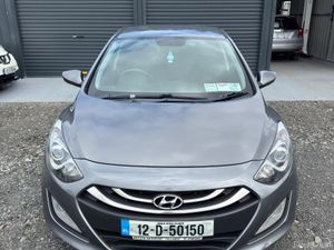 Hyundai i30 2012 Manual - Image 2