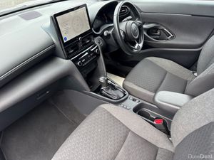 Toyota Yaris Cross LUNA SPORT HYBRID AUTO - Image 3
