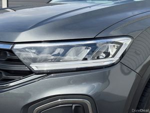 Volkswagen T-Roc LIFE TSI - Image 3