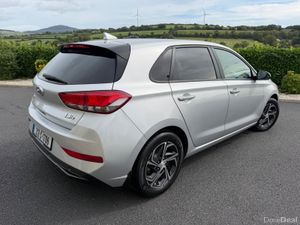 2021 (212) Hyundai i30 1.6 Diesel Deluxe 5Dr H/B - Image 4