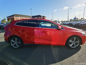 VOLVO V40 1.6 PETROL AUTOMATIC **HEATED SEATS** - Image 4
