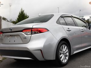 TOYOTA COROLLA 1.8 HYBRID SALOON 2022 SILVER - Image 4