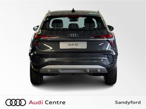Audi Q3 E-HYBRID 270HP S-T SE - Image 4