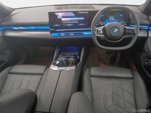 BMW i5 eDrive40 Sport Edition Touring - Image 4