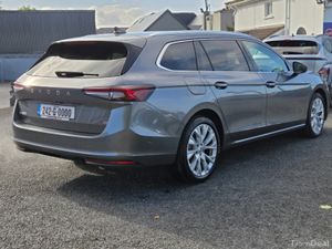 Skoda Superb SE L IV PHEV S-A DSG - Image 4