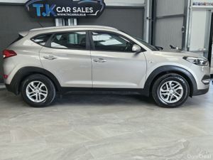 18 HYUNDAI TUCSON COMFORT 1 OWNER - Image 2