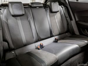 Peugeot 2008 E-GT 50kWh Auto 135HP - Image 4