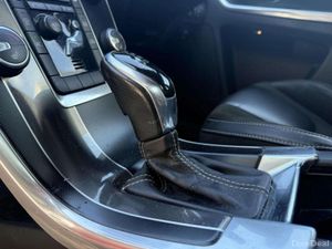 Volvo XC60 D4 2.0 R-DESIGN AUTOMATIC GT 5DR - Image 2