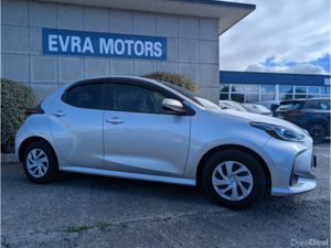 Toyota Yaris X HYBRID AUTOMATIC 1.5 PETROL //LOW M - Image 4
