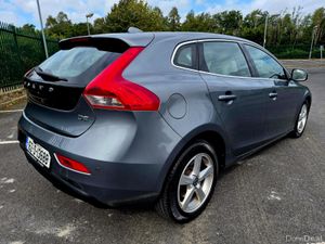 2016  VOLVO V40 D2 1.6 D SE  LOW TAX - Image 3