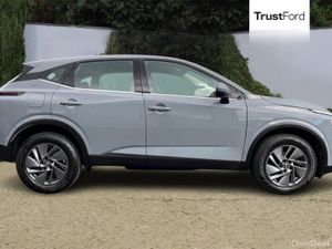Nissan Qashqai 1.3 DiG-T MH Acenta Premium 5dr - Image 3