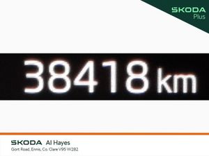 Skoda Karoq **TINY MILEAGE**AUTOMATIC**PARKING PAC - Image 4