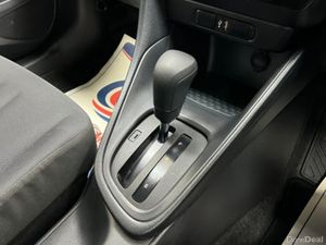 Toyota Yaris 1.5 HYBRID X Automatic, Reversing cam - Image 4