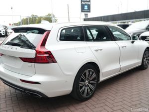 2021 VOLVO V60 T6 AWD RECHARGE - Image 4