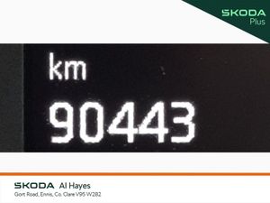 Skoda Karoq **TINY MILEAGE**AMBITION 1.6 TDI 115BH - Image 4