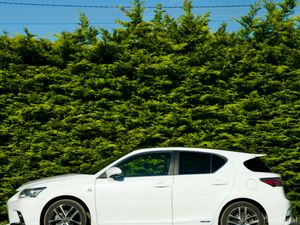 Lexus CT200H F-SPORT 2017 - Image 2