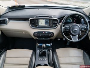 2016 Kia Sorento 2.2 Diesel Platinum 7 Seater - Image 4