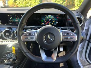 Mercedes-Benz A-Class A250e AMG-LINE 1.3 HYBRID // - Image 4