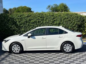 Toyota Corolla 1.8 HYBRID AUTO // APPLE CARPLAY/AN - Image 3