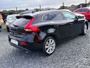 2017 VOLVO V40 2.0D4 INSCRIPTION 5DR AUTO - Image 4