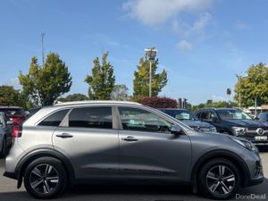 211 Kia Niro 1.6 Hbrid PHEV Auto - Image 4
