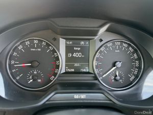 Skoda Octavia 2017 / automatic / low mileage - Image 4