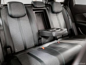 Peugeot 3008 Allure 1.6 PHEV Auto 225HP - Image 4