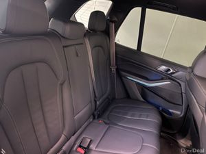 BMW X5 XDRIVE45E M SPORT AUTO - Image 3