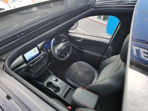 KUGA 2.5 ST-LINE X EDITION AUTO PHEV **SUNROOF** - Image 2