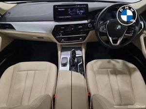 BMW 5-Series 520d SE Saloon - Image 4