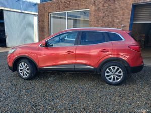 Nissan Qashqai 2016 mint condition diesel - Image 4