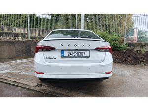 Skoda Octavia BLACK PACK - FACTORY SUNSET GLASS - - Image 2