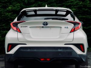 Toyota C-HR Hybrid 2017 | Stylish Hybrid SUV - Image 4