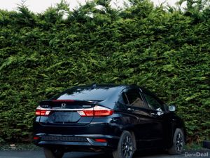 Honda Grace 1.5 2018 with Alloys & Carplay screen - Image 3
