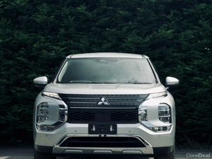 Mitsubishi Outlander PHEV 2021- High Spec - Image 3