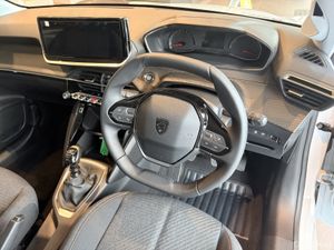 Peugeot 208 Hatchback Special Editions Style - Image 3