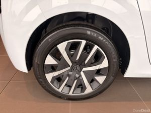 Peugeot 208 Hatchback Special Editions Style - Image 4