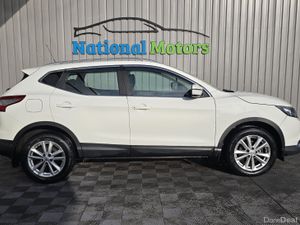 2016 Nissan Qashqai 1.5 Diesel SV - Image 2