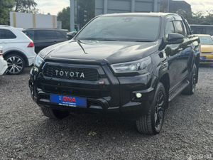 Toyota Hilux GR SPORT - CREW CAB - ONLY 18K KMS - Image 3