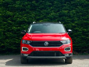 Volkswagen T-Roc 2.0 TDI Design 2021 - Image 2