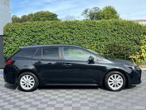 Toyota Corolla TOURING 1.8 HYBRID AUTO // REVERSE - Image 2