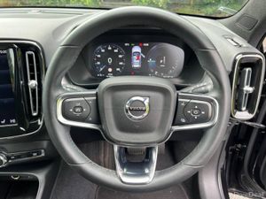 Volvo XC40 T4 PLUS RECHARGE 1.5 HYBRID // HEATED S - Image 4