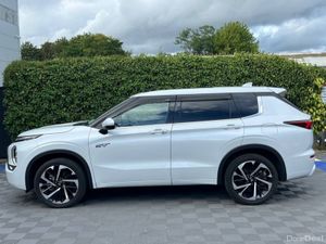 Mitsubishi Outlander 7-SEATER 2.4 HYBRID AUTO ** H - Image 4