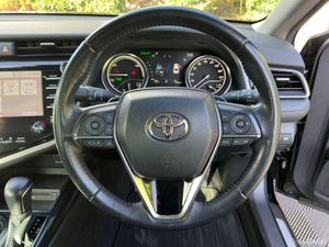 Toyota Camry WS-PACKAGE 2.5 HYBRID // APPLE CARPLA - Image 4