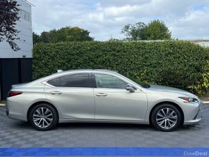 Lexus ES LUXURY 2.5 HYBRID ** HUGE SPEC ** // OPEN - Image 3