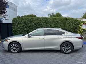 Lexus ES LUXURY 2.5 HYBRID ** HUGE SPEC ** // OPEN - Image 4