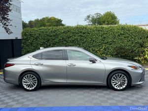 Lexus ES LUXURY 2.5 HYBRID AUTO ** HUGE SPEC ** // - Image 3