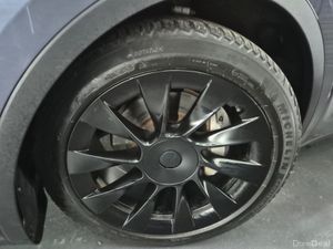 Tesla Model Y 2022 - Image 4