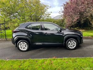 Toyota Yaris Cross HYBRID 2022 - Image 2