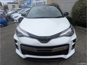 Toyota C-HR GR SPORT AUTOMATIC HYBRID 1.8 PETROL / - Image 2